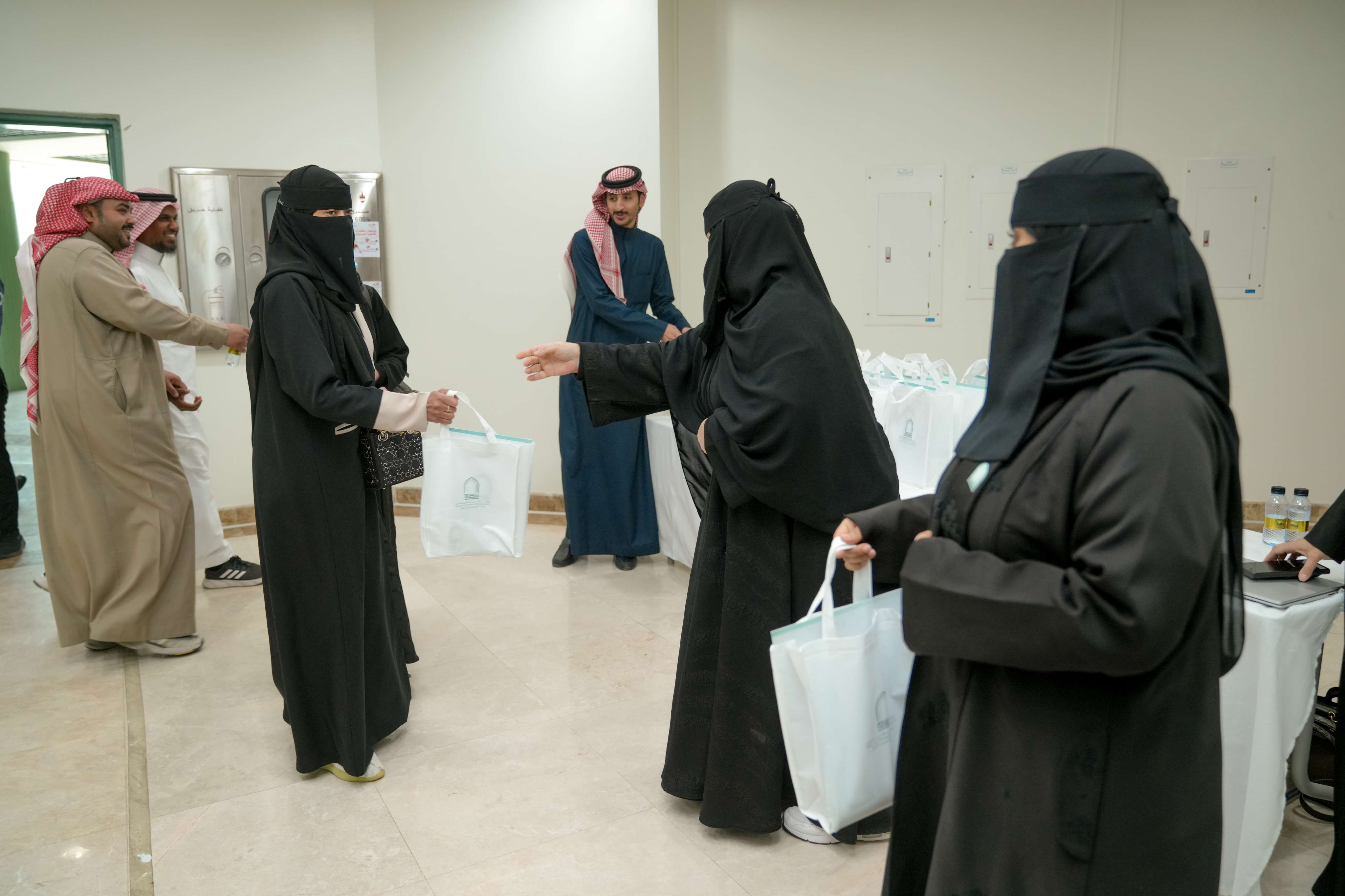 عقد اللقاء التعريفي لطلبة الدراسات العليا المستجدين 1446ه