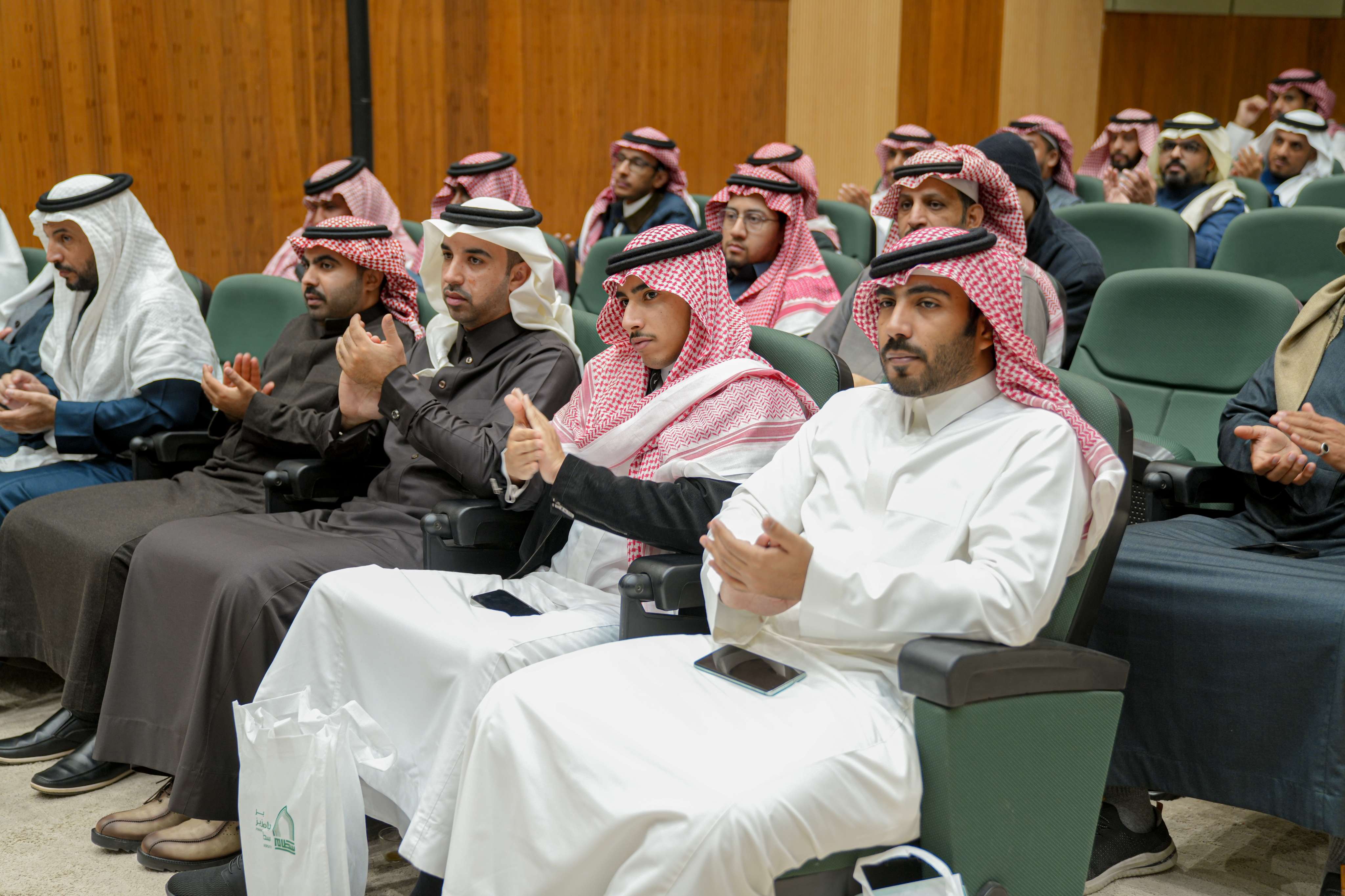 عقد اللقاء التعريفي لطلبة الدراسات العليا المستجدين 1446ه