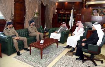 Rector Receives Head of Civil Defense in Al-Kharj  