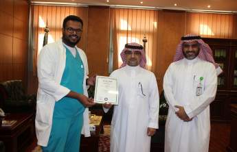 Dr. Khudairi Congratulates the Inventor Ahmad Ma’ashi