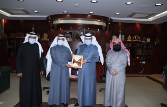 Rector Receives the Annual Report of Community College in Al-Kharj