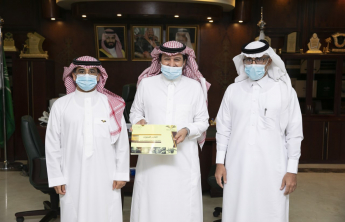 Rector Receives the Annual Report of Engineering College at Wadi Addawasir