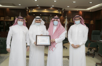 Rector Receives the Academic Accreditation Certificate for the College of Pharmacy